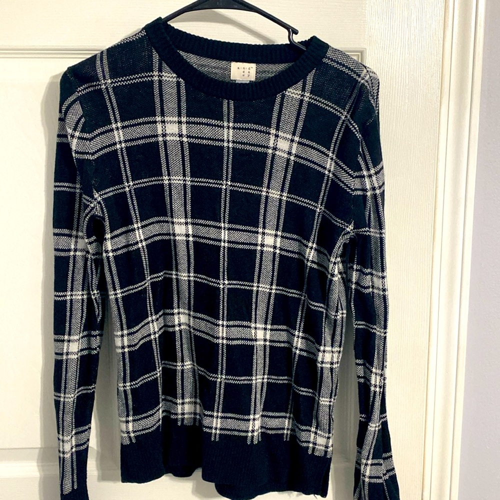 Brand new medium sweater